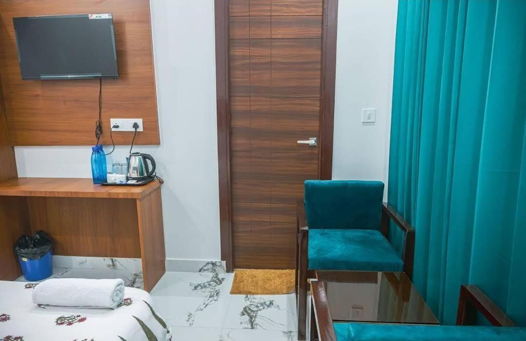 Hotel Parth Inn Rishīkesh المظهر الخارجي الصورة