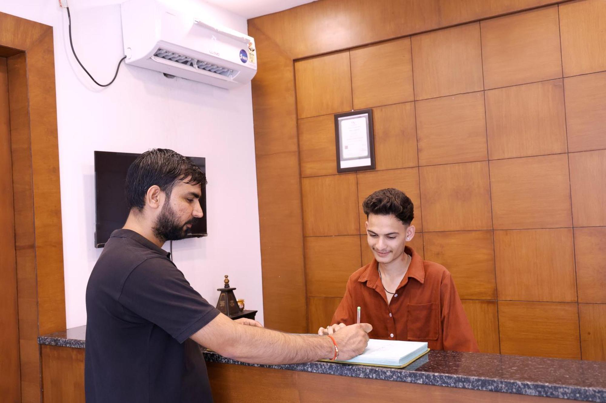 Hotel Parth Inn Rishīkesh المظهر الخارجي الصورة
